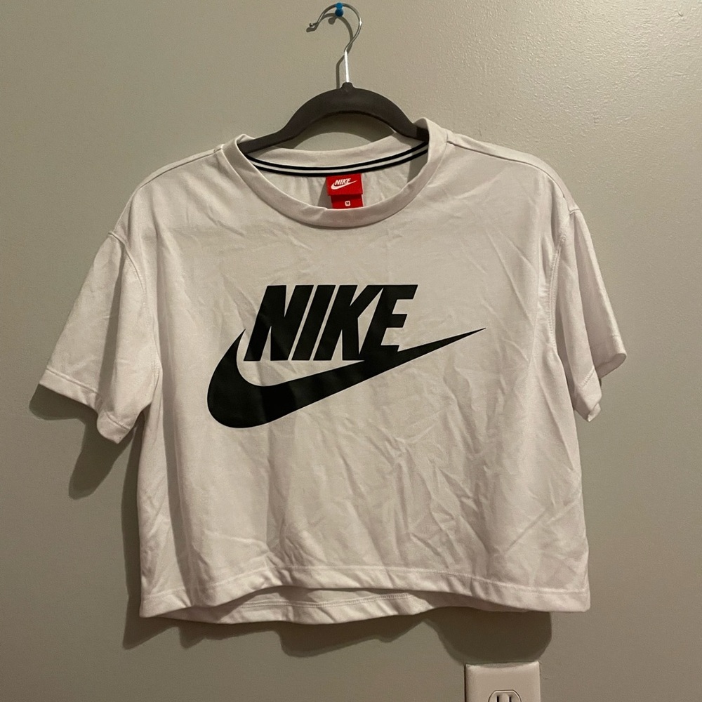 nike women’s crop top